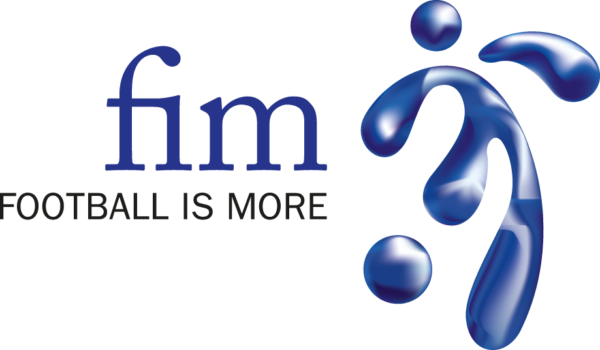 Logo "Football is more" der DFL Stiftung: stilisierte, blaue Figur, die einen Fußballspieler in Bewegung darstellt, neben dem Schriftzug "fim" und dem Slogan "FOOTBALL IS MORE".