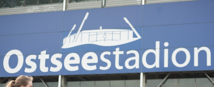 Das Ostseestadion in Lübeck, Blick auf das Stadiondach und den Schriftzug "Ostseestadion".
