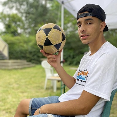 Adnan (Bielefelder Bündnis): „Hey, ich bin Adnan, Fußball ist meine Lieblingssportart. Ich spiele, seitdem ich 7 war. Fußball macht viel Spaß.“