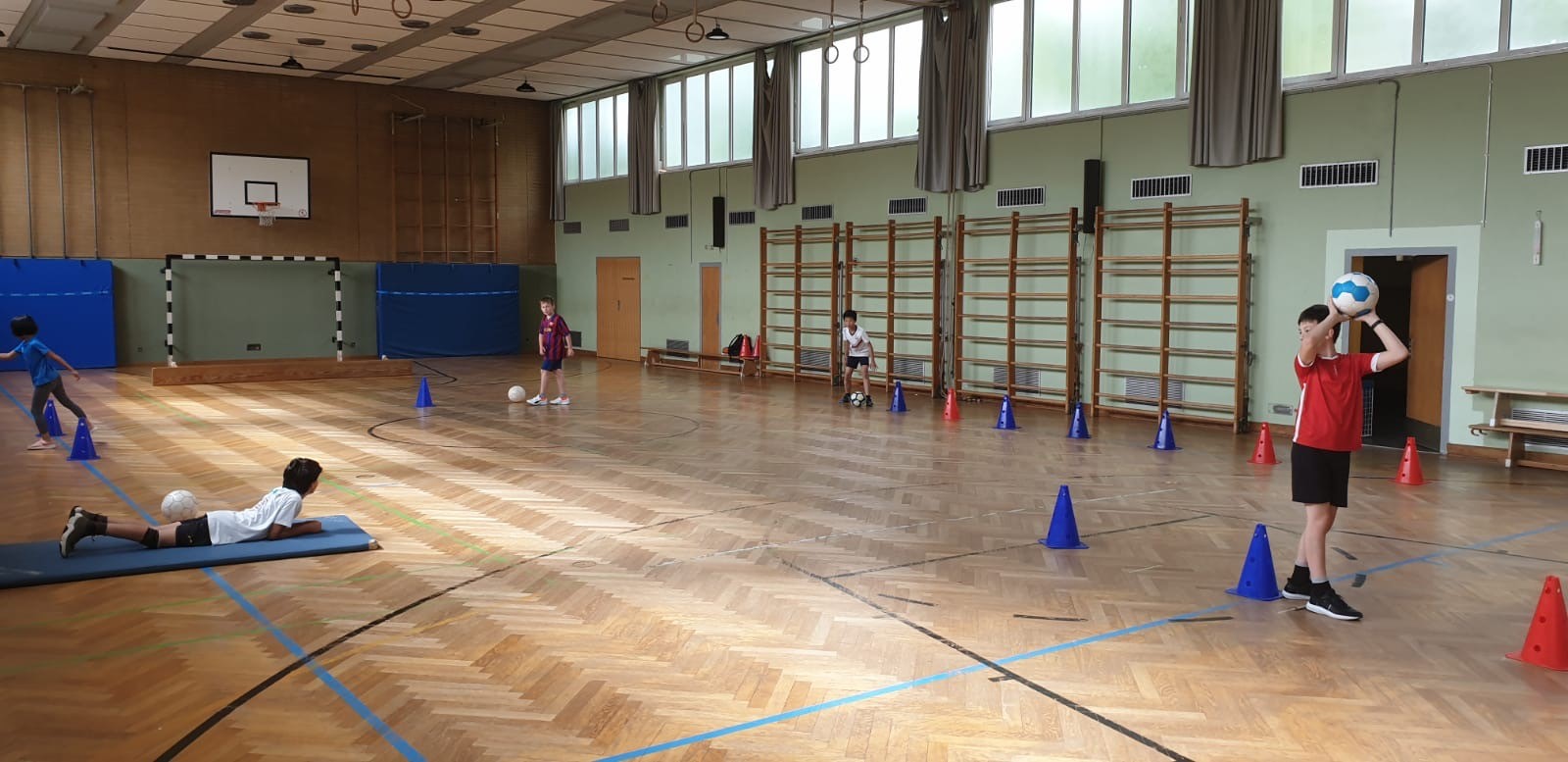 In der Turnhalle konnten sich die Kinder der Frankfurter Albert-Schweitzer-Schule auspowern.
