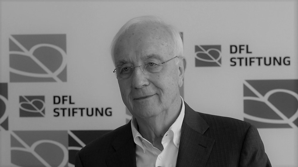 Schwarz-weiß-Foto von Fritz Pleitgen.