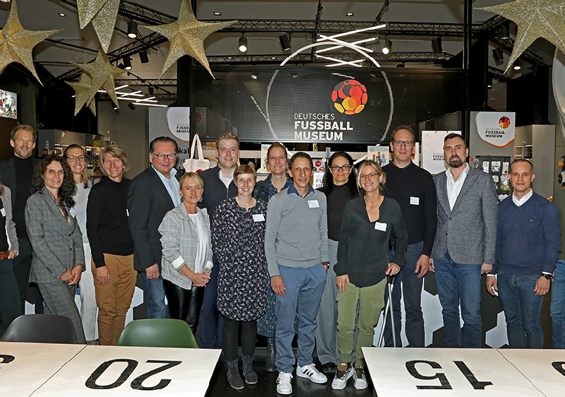 Vertreterinnen und Vertreter der Gründungsmitglieder trafen sich im Deutschen Fußballmuseum in Dortmund