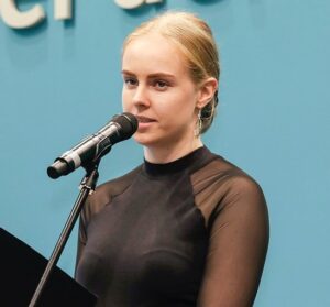 Porträtfoto von Clara Lösel