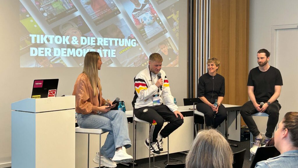Andrea Bonk, Okan Ceneli, Nadine Brömme und Dr. Maximilian Oehl beim Stiftungstags-Panel