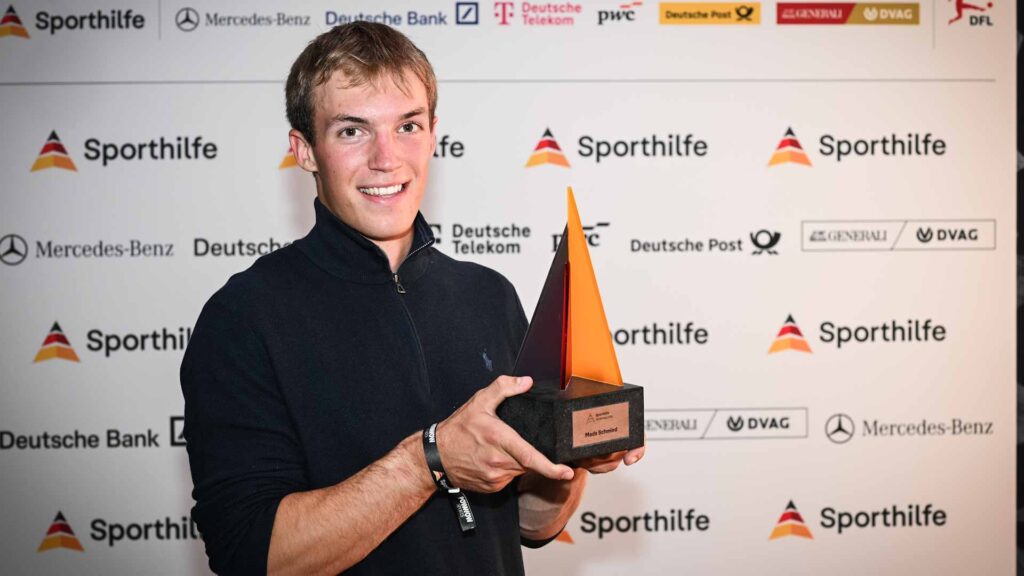 Mads Schmied mit seinem Juniorsportler 2025 Award