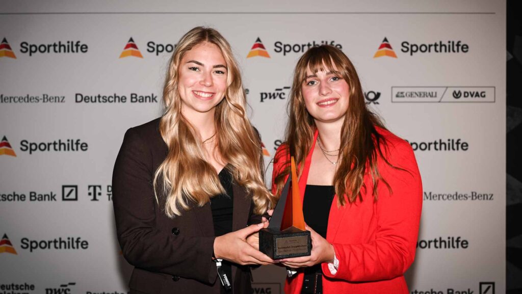 Pauline Patz & Elisa Storch mit ihrem Juniorsportler 2025 Award