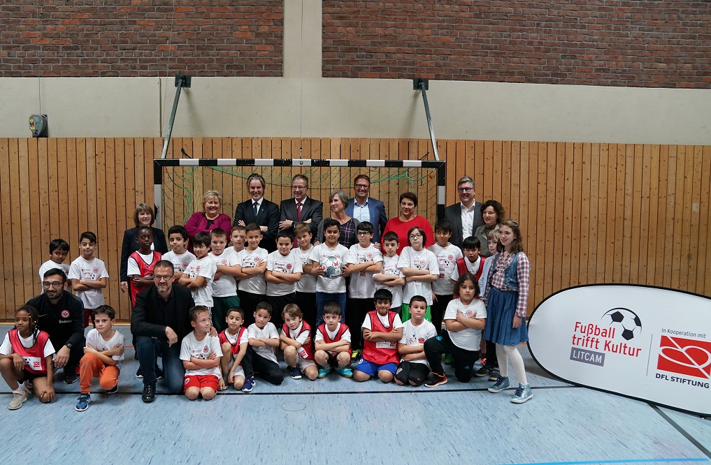 Besuch der norwegischen Ministerpräsidentin bei “Fußball trifft Kultur” Besuch der norwegischen Premierministerin Erna Solberg beim Projekt "Fussball trifft Kultur"